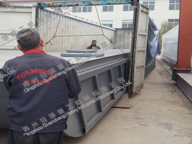 Bucket chain gold dredger container loading