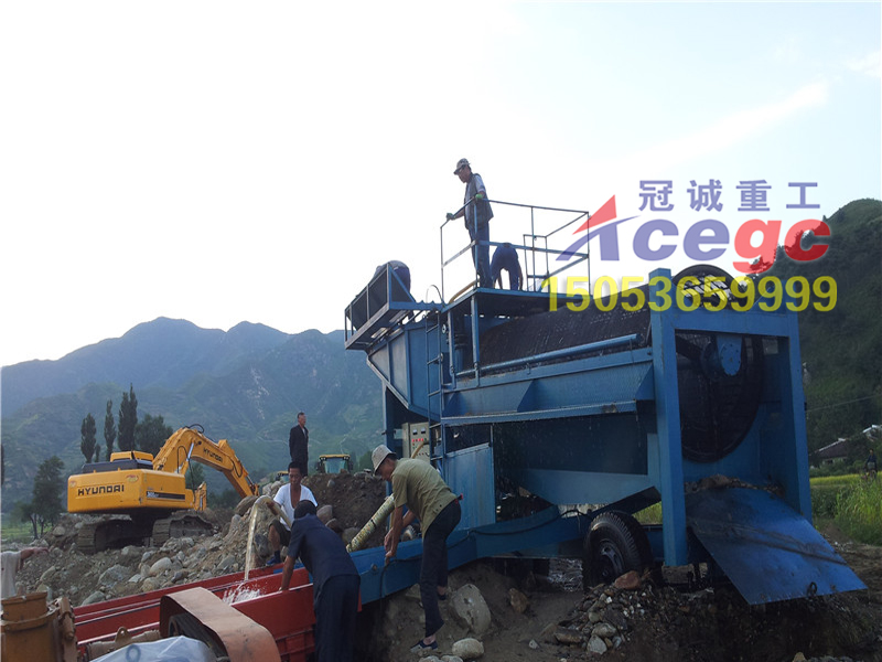 Mobile gold trommel screen send to worksite of Zhaoyuan gold mining,China