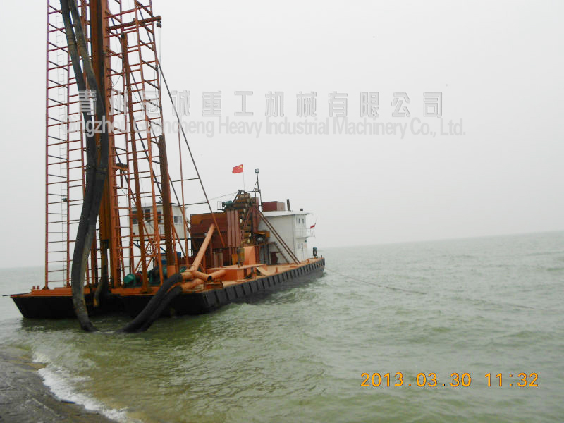 Drilling type jet suction dredger