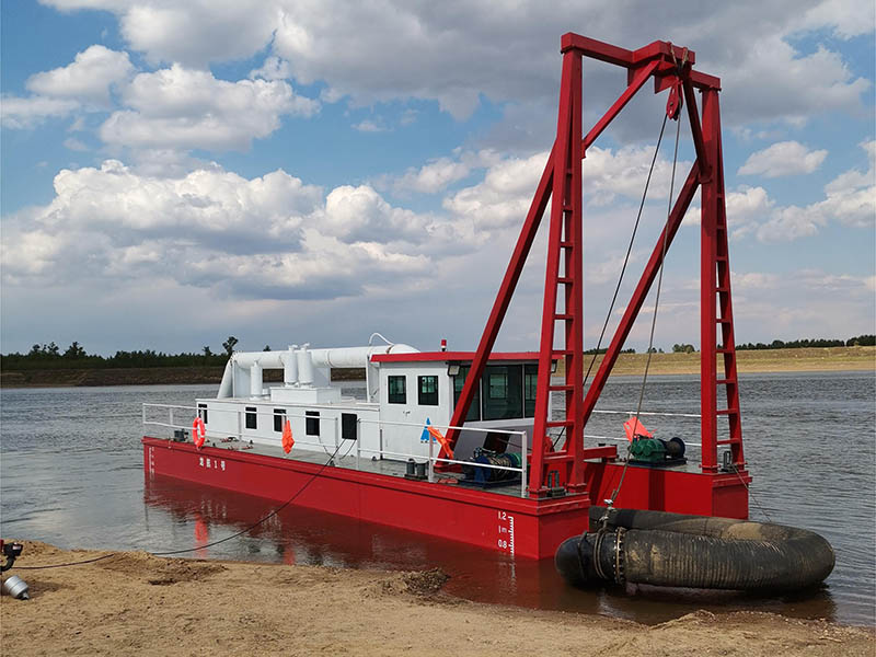 Drilling type jet suction dredger